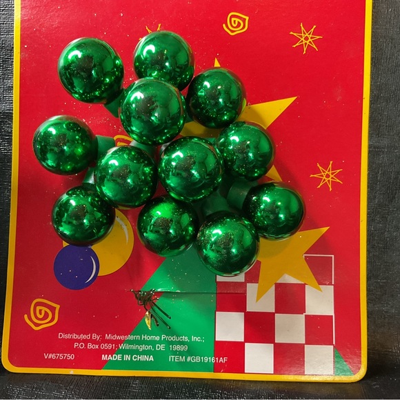 Classic Christmas Green Clusters
Ball Ornaments - Picture 3 of 6
